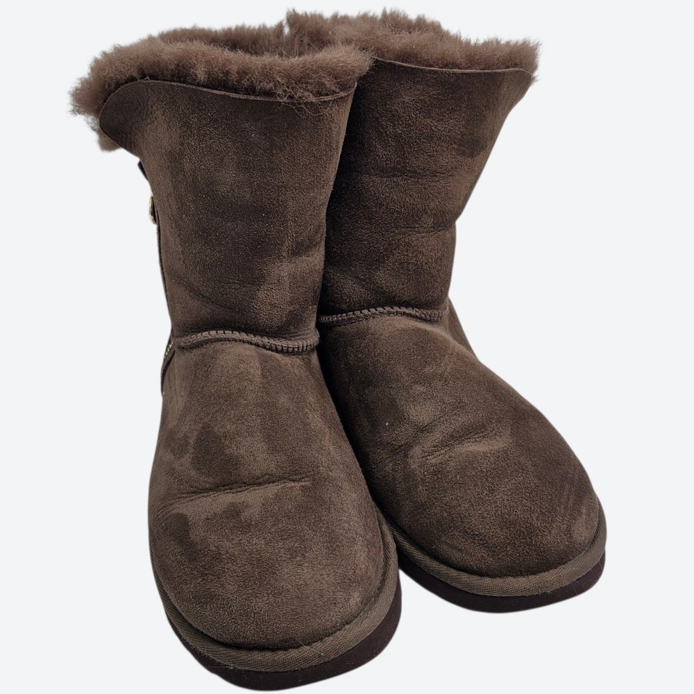 UGG Bailey Zip Short Boots 9 Suede Sheepskin Après-Ski Cozy Winter Brown